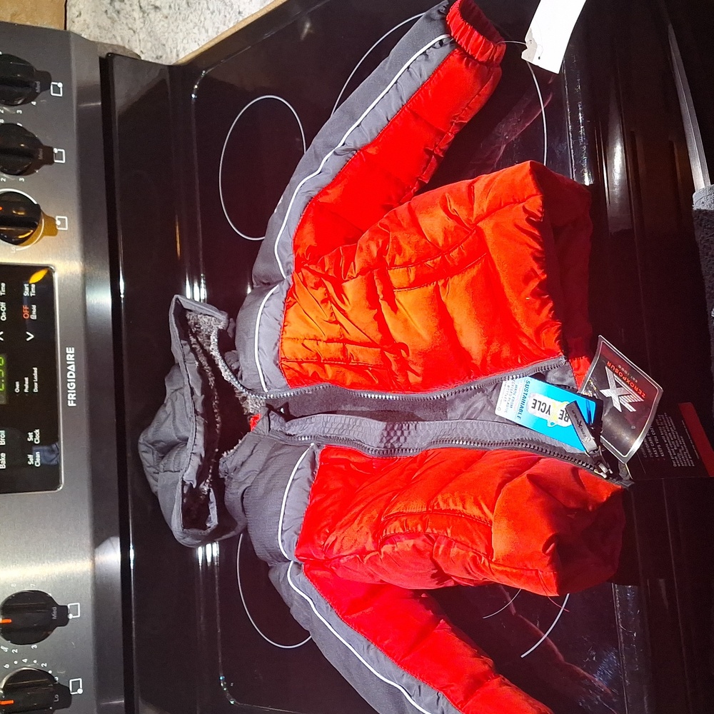 Nwt zeroxposur boys coat size 3t small tear on inside shown in last picture